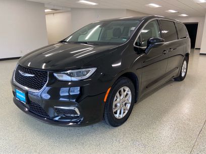 Used 2024 Chrysler Pacifica Touring-L