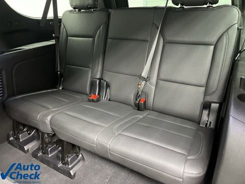 Used 2025 Chevrolet Suburban Z71 AWD/4WD image 21