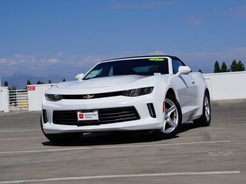 Used 2017 Chevrolet Camaro LT RWD image 4