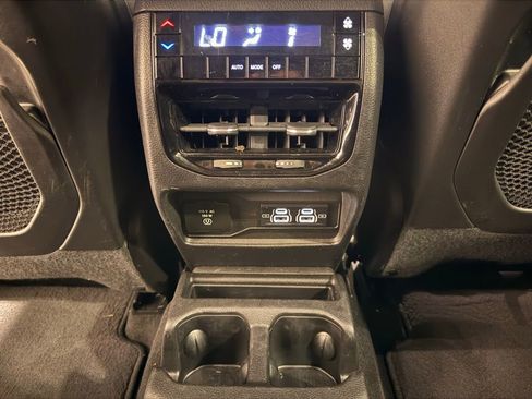 Used 2022 Jeep Grand Cherokee L Laredo image 33