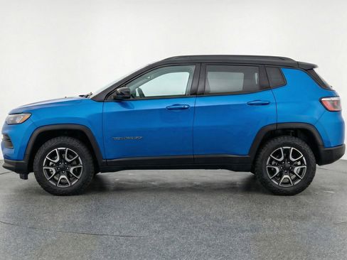 Used 2025 Jeep Compass Trailhawk w/ Trailer Tow Group AWD/4WD image 5
