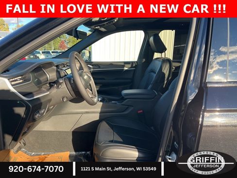 New 2025 Jeep Grand Cherokee Limited w/ Luxury Tech Group II image 17