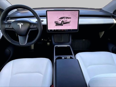 Used 2022 Tesla Model Y Long Range AWD/4WD image 13