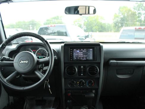 Used 2007 Jeep Wrangler Unlimited Sahara w/ Dual Top Group image 12