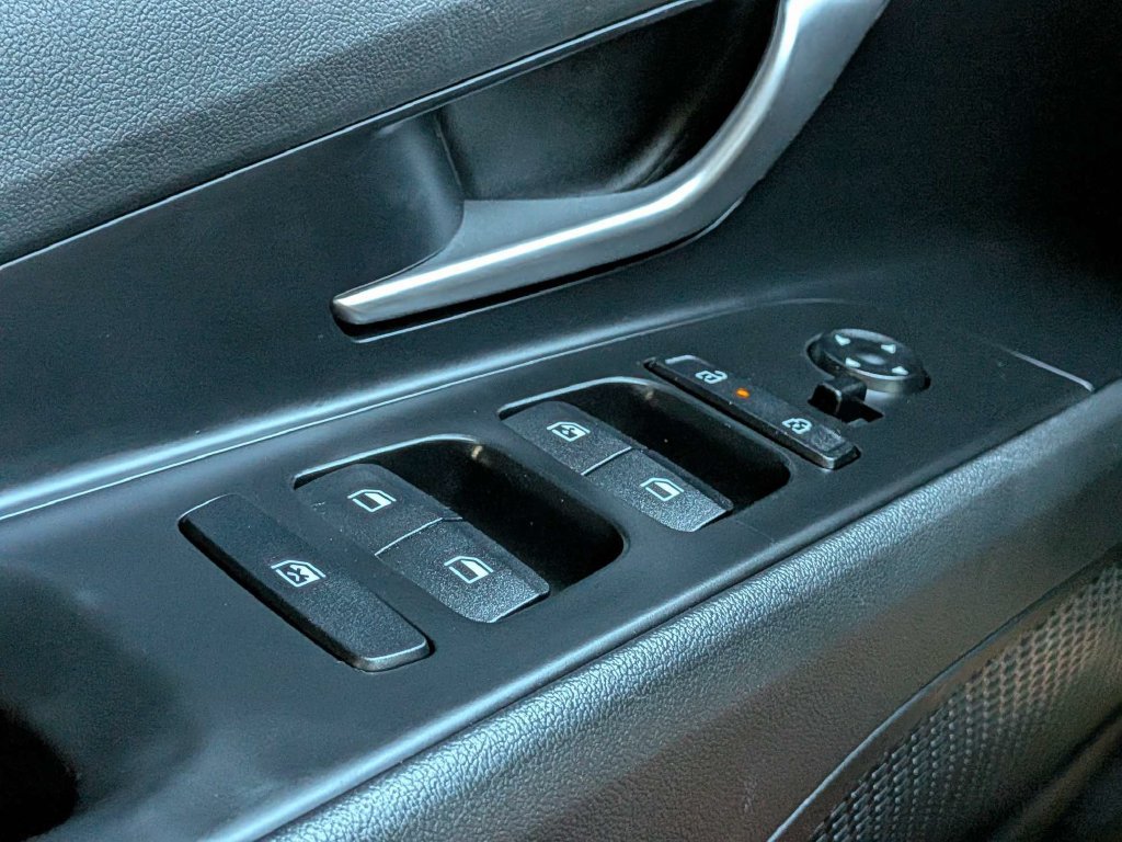 Certified 2025 Hyundai Elantra SEL FWD image 33