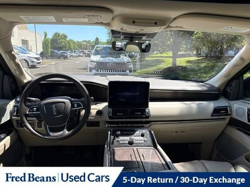 Used 2018 Lincoln Navigator Reserve w/ Technology Package AWD/4WD image 17