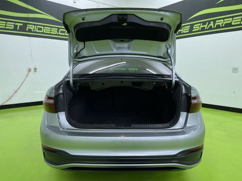 Used 2022 Volkswagen Jetta Sport image 9