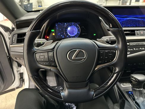 Used 2019 Lexus ES 300h Ultra Luxury image 18