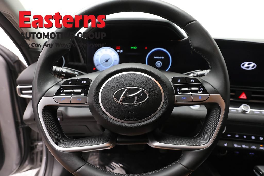 Used 2023 Hyundai Elantra SEL w/ Convenience Package FWD image 11
