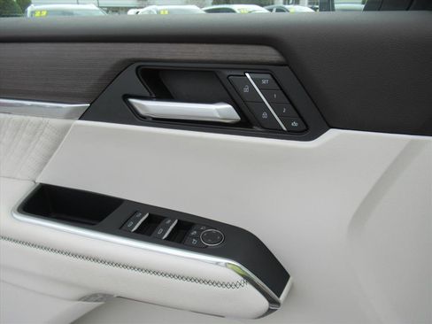 Used 2024 GMC Acadia Denali w/ Super Cruise Package image 18