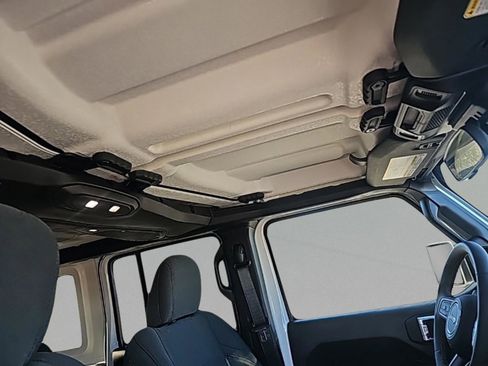 Used 2024 Jeep Wrangler Sport S image 37