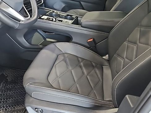 Used 2025 Volkswagen Atlas Cross Sport SE AWD/4WD image 28