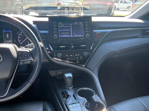 Used 2023 Toyota Camry SE image 6