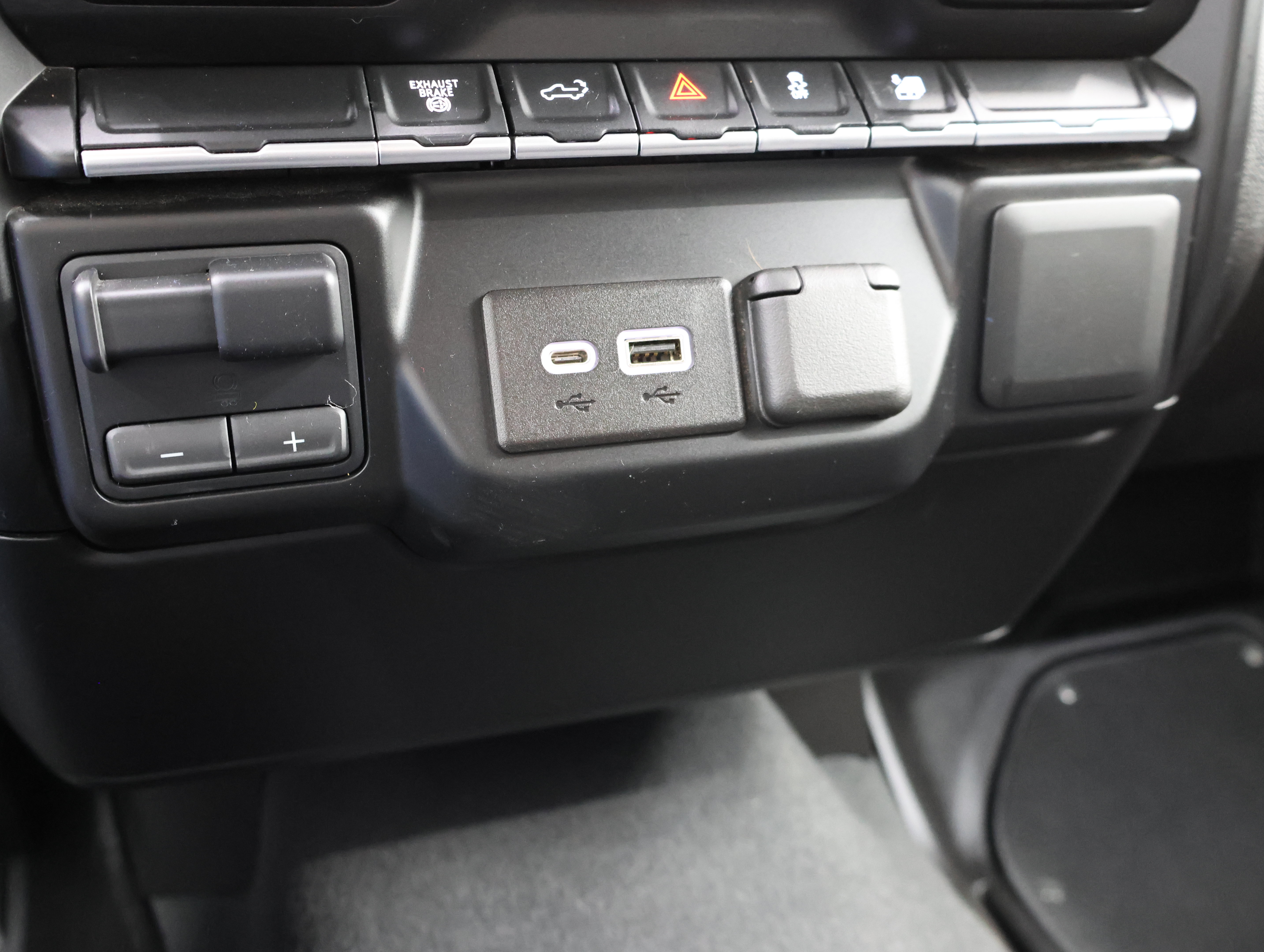 Used 2023 Chevrolet Silverado 2500 LT AWD/4WD image 46