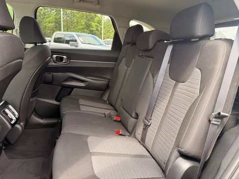 Certified 2023 Kia Sorento LX FWD image 21