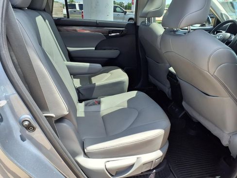 Certified 2021 Toyota Highlander Platinum FWD image 21