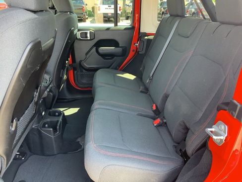 Certified 2025 Jeep Wrangler Unlimited Rubicon w/ Convenience Group AWD/4WD image 18