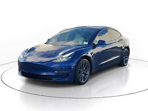 Used 2023 Tesla Model 3 Standard Range image 2