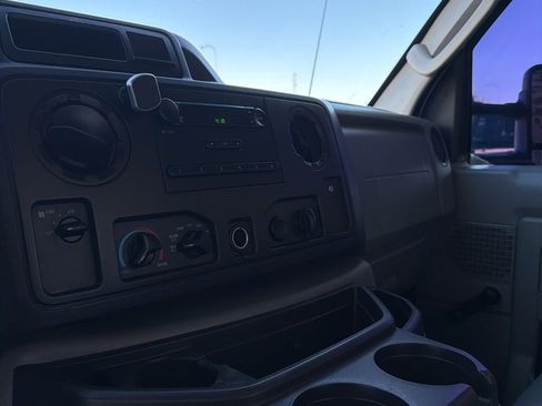 Used 2019 Ford E-350 and Econoline 350 Super Duty image 25
