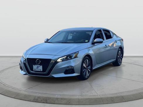 Used 2020 Nissan Altima 2.5 SV FWD image 3