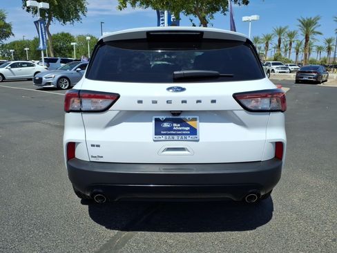 Certified 2022 Ford Escape SE w/ SE Sport Appearance Package FWD image 5