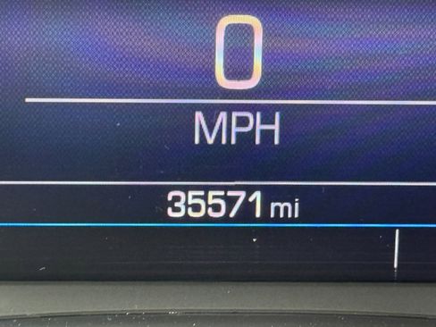 Used 2023 GMC Acadia SLE w/ Driver Convenience Package image 31