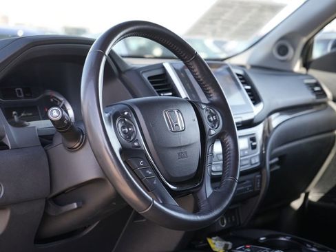 Used 2017 Honda Pilot Touring image 29