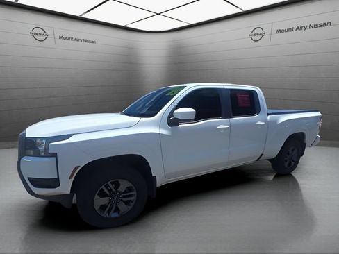 Certified 2025 Nissan Frontier SV w/ Tow Package AWD/4WD image 8