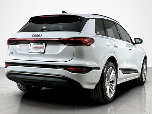 Used 2025 Audi Q6 e-tron Premium w/ Convenience Package image 5