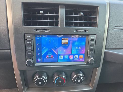 Used 2012 Jeep Liberty Sport AWD/4WD image 10