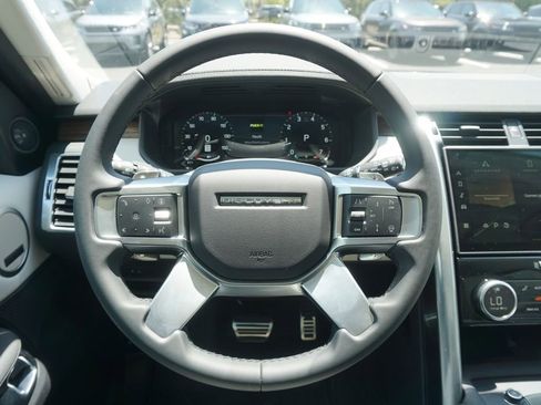 New 2025 Land Rover Discovery Dynamic SE image 10