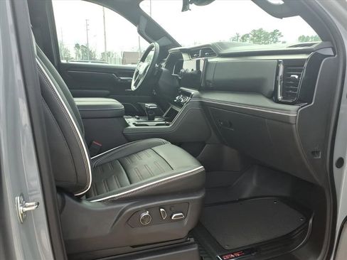 Used 2025 GMC Sierra 1500 AT4X image 12