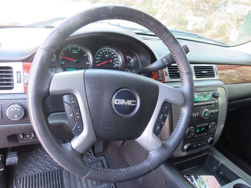 Used 2011 GMC Sierra 3500 SLT w/ SLT Convenience Package image 5