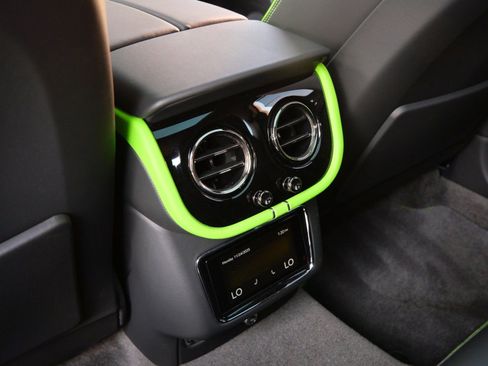 Used 2025 Bentley Bentayga AWD/4WD image 23