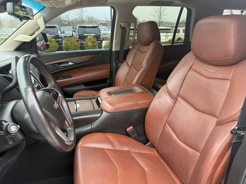 Used 2018 Cadillac Escalade Luxury image 11