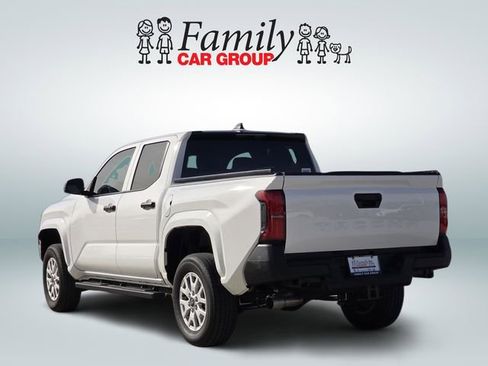 Used 2025 Toyota Tacoma SR image 3