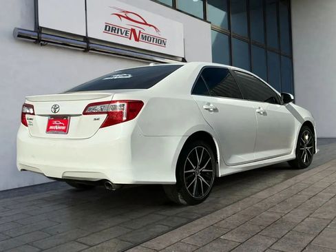 Used 2012 Toyota Camry SE image 4