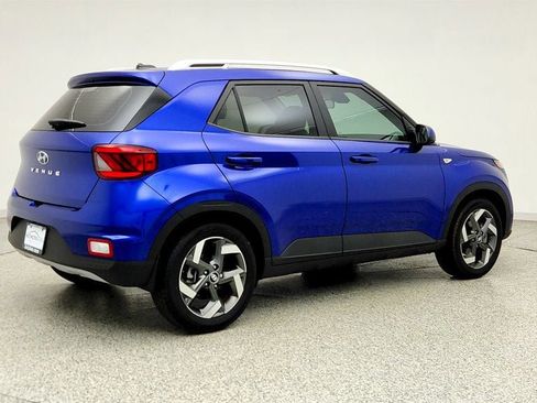 Used 2023 Hyundai Venue SEL FWD image 5