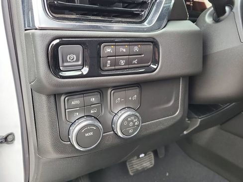 New 2026 GMC Yukon XL Elevation image 14