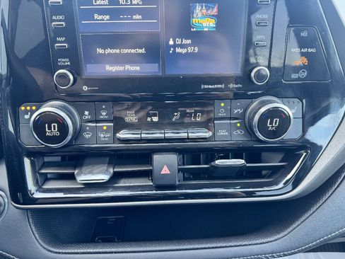 Used 2022 Toyota Highlander XLE AWD/4WD image 20