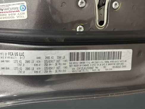 Used 2018 Jeep Cherokee Latitude Plus w/ Trailer Tow Group AWD/4WD image 24