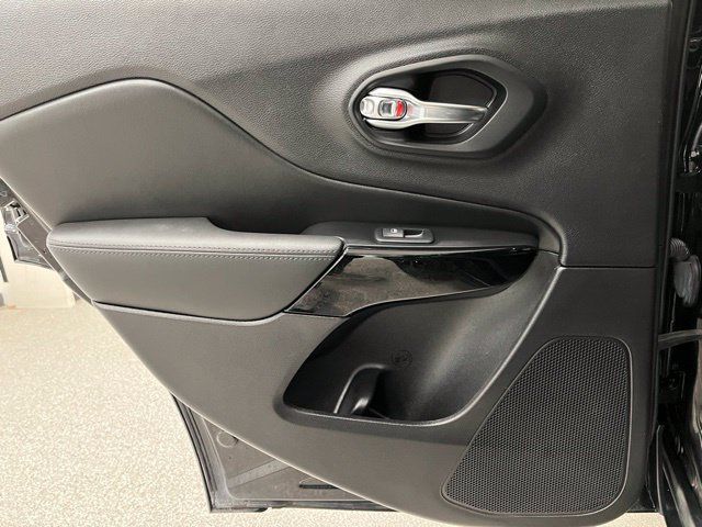 Used 2021 Jeep Cherokee Latitude Plus FWD image 41