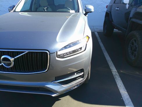 Used 2018 Volvo XC90 T5 Momentum w/ Convenience Package image 11