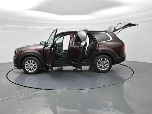 Certified 2022 Kia Telluride LX image 26