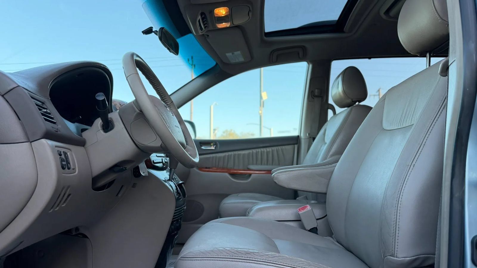 Used 2008 Toyota Sienna XLE w/ Towing Prep Pkg FWD image 10