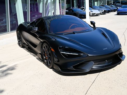 Used 2022 McLaren 765LT RWD image 3