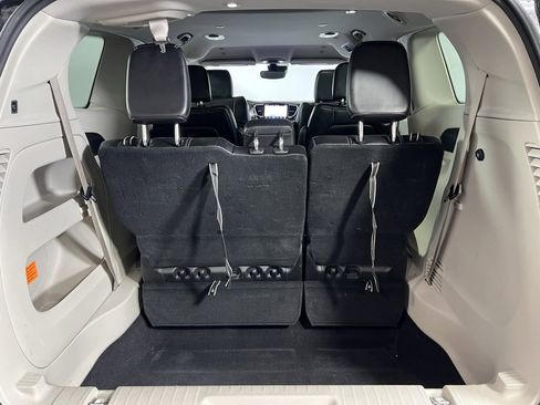 Used 2024 Chrysler Pacifica Touring-L image 29