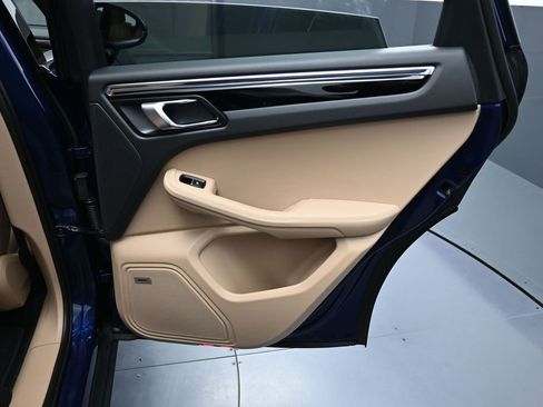 Certified 2025 Porsche Macan AWD/4WD image 25