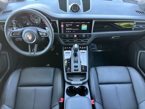 Certified 2025 Porsche Macan AWD/4WD image 6