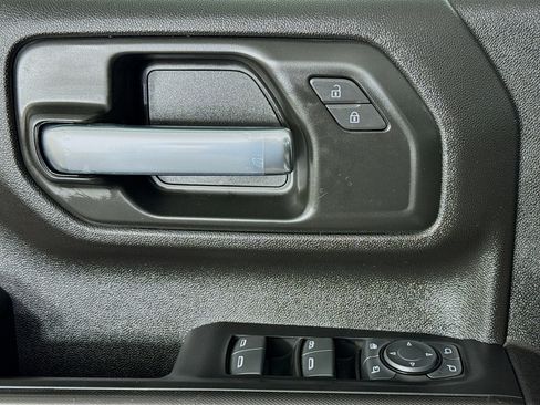 Used 2022 Chevrolet Silverado 2500 Custom w/ Custom Value Package image 21